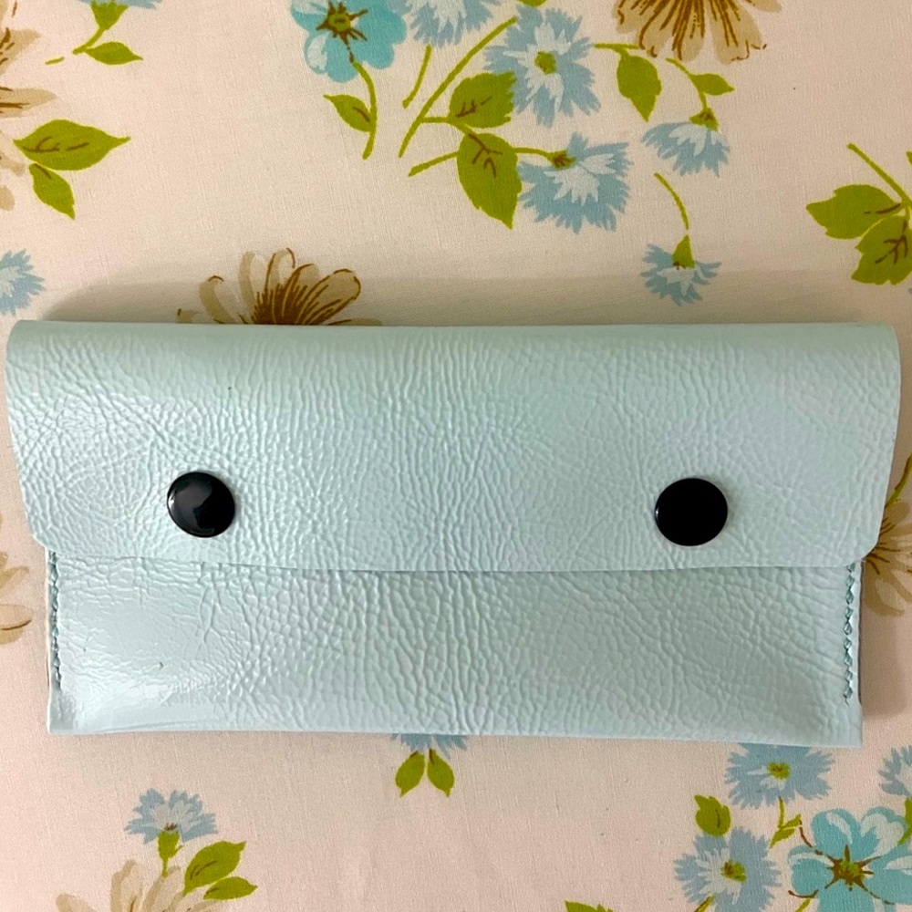 Light Blue Real Leather Wallet and keychain bundle, brand new